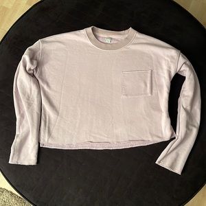 Aerie lavender crop sweatshirt. Size: XS. One front pocket.